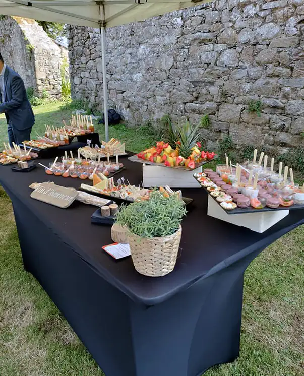 Table de présentation avec buffet